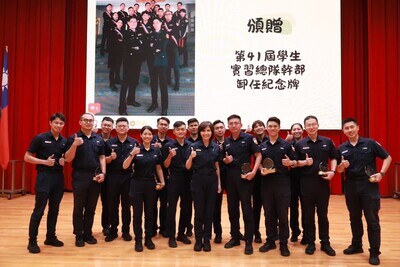 Group photo of the General Commander with the 41st cohort of student internship general squad leaders