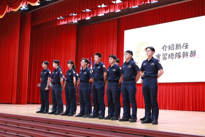 Introduction of the 42nd cohort of student internship general squad leaders